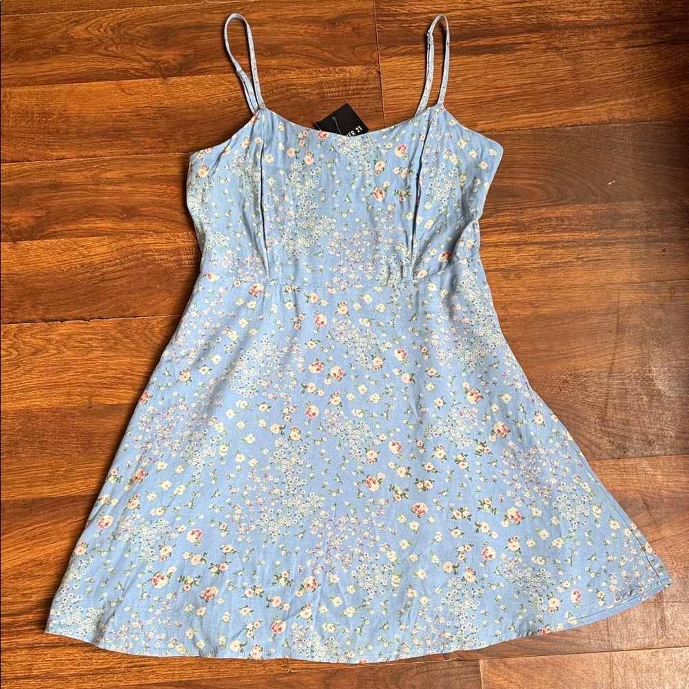 Forever 21 Light Blue Floral Top size xs